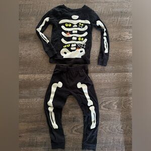 Carter size 5 pajamas